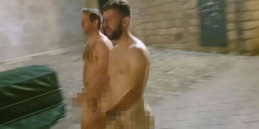 Goli turisti, golaći, gola šetnja