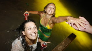 Split, 200810.
Koncert “Funk on the beach” u cast preminulog Dina Dvornika odrzan je na plazi Bacvice u organizaciji Deana Dvornika. Koncert je kasnio dva sata, dok je vise od 6 tisuca poklonika Dina Dvornika cekalo pocetak.
Foto: Duje Klaric / CROPIX Split, 200810.
Koncert “Funk on the beach” u cast preminulog Dina Dvornika odrzan je na plazi Bacvice u organizaciji Deana Dvornika. Koncert je kasnio dva sata, dok je vise od 6 tisuca poklonika Dina Dvornika cekalo pocetak.
Foto: Duje Klaric / CROPIX