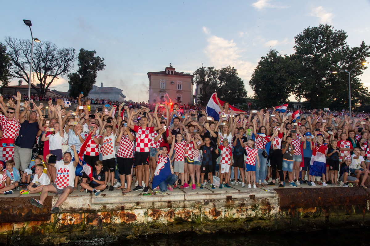 Veličanstven doček četvorice zadarskih Vatrenih od Gradskog mosta do Foruma