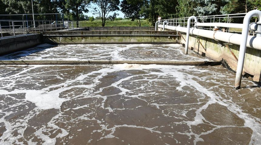 Uređaj za pročišćavanje otpadnih voda ilustracija Uređaj za pročišćavanje otpadnih voda ilustracija