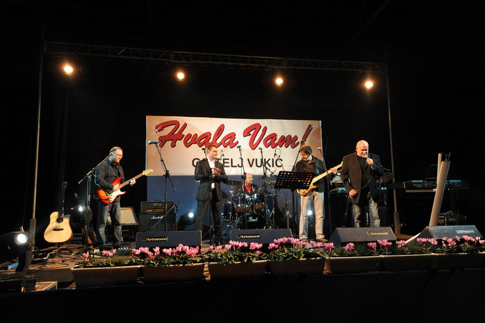 Zadar, 211112
Dvorana Jazine.
Humanitarni koncert za obitelj Vukic iz zadarskih arbanasa koja ce, ukoliko se ne skupe potrebna sredstva, uskoro biti delozirana iz svog doma.
Na fotografiji: detalj sa koncerta.
Foto: Luka Gerlanc / CROPIX Zadar, 211112
Dvorana Jazine.
Humanitarni koncert za obitelj Vukic iz zadarskih arbanasa koja ce, ukoliko se ne skupe potrebna sredstva, uskoro biti delozirana iz svog doma.
Na fotografiji: detalj sa koncerta.
Foto: Luka Gerlanc / CROPIX