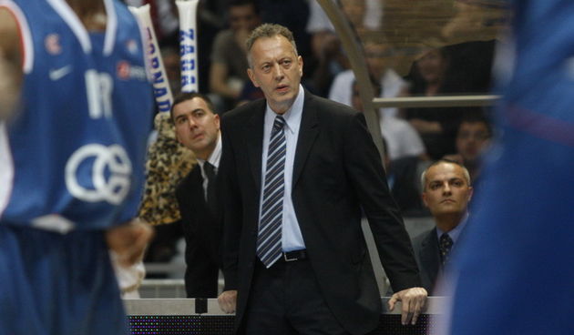 Zadar, 070409.
Dvorana Kresimira Cosica na Visnjiku. Kosarkaska utakmica prvenstva Hrvatske izmedju Zadra i Cibone.
Na slici: trener KK Zadar Zmago Sagadin.
Foto: Jure Miskovic / CROPIX