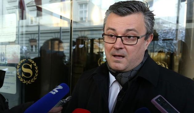 Mandatar Tihomir Oreskovic dao je izjavu za medije nakon sastanka s Tomislavom Karamarkom i Damirom Borasom u hotelu Sheraton. Photo: Anto Magzan/PIXSELL