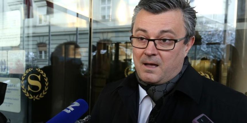 Mandatar Tihomir Oreskovic dao je izjavu za medije nakon sastanka s Tomislavom Karamarkom i Damirom Borasom u hotelu Sheraton. Photo: Anto Magzan/PIXSELL