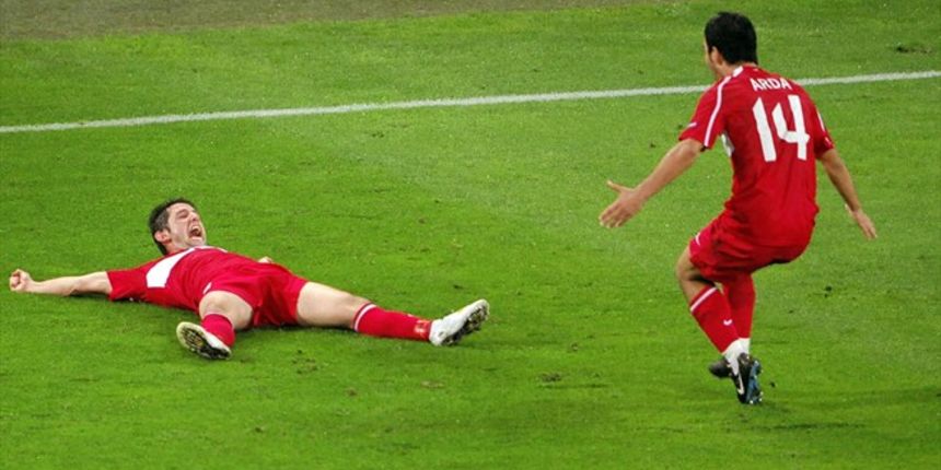 Turska slavi, Nihat (Foto: uefa.com)