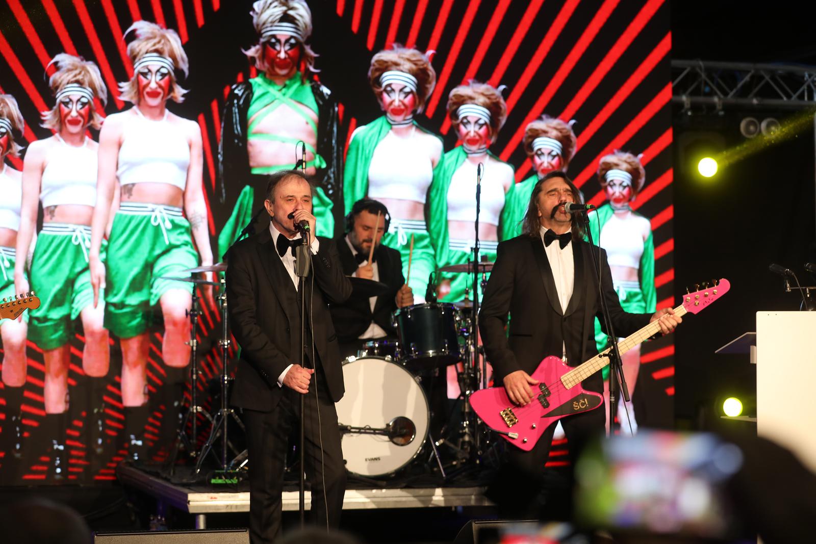 Let 3 nastupio na svečanom obilježavanju 50. obljetnice Sveučilišta u Rijeci Let 3 nastupio na svečanom obilježavanju 50. obljetnice Sveučilišta u Rijeci