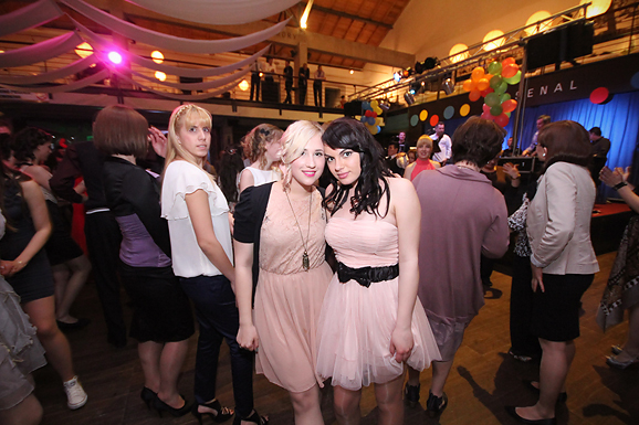 Maturalna večer Gimnazije Vladimira Nazora (foto:Saša Čuka) Maturalna večer Gimnazije Vladimira Nazora (foto:Saša Čuka)