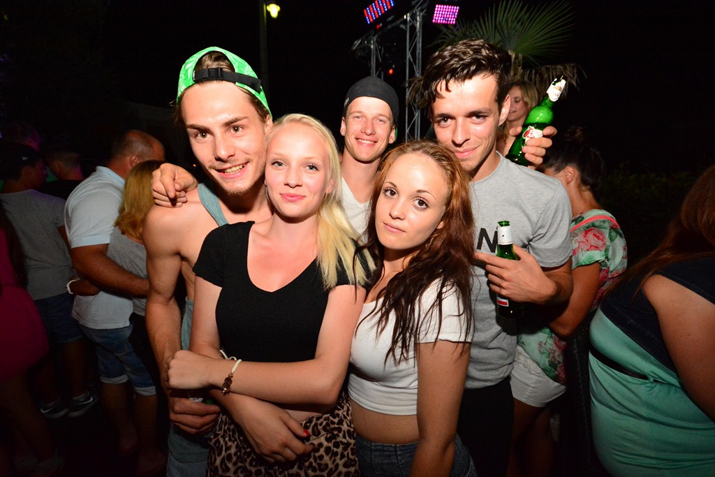 Subotnja zabava u Noštromo i Vagabundo barovima na Viru ; foto Iva Perinčić