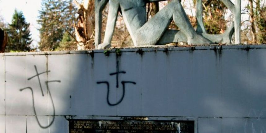 Ustaškim obilježjem ispisali antifašistički spomenik, Foto: Mario Pušić / Cropix Ustaškim obilježjem ispisali antifašistički spomenik, Foto: Mario Pušić / Cropix