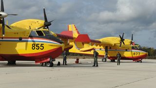 Posade dvaju Canadiara vratili se s uspješne misije u sjevernoj Italiji Posade dvaju Canadiara vratili se s uspješne misije u sjevernoj Italiji