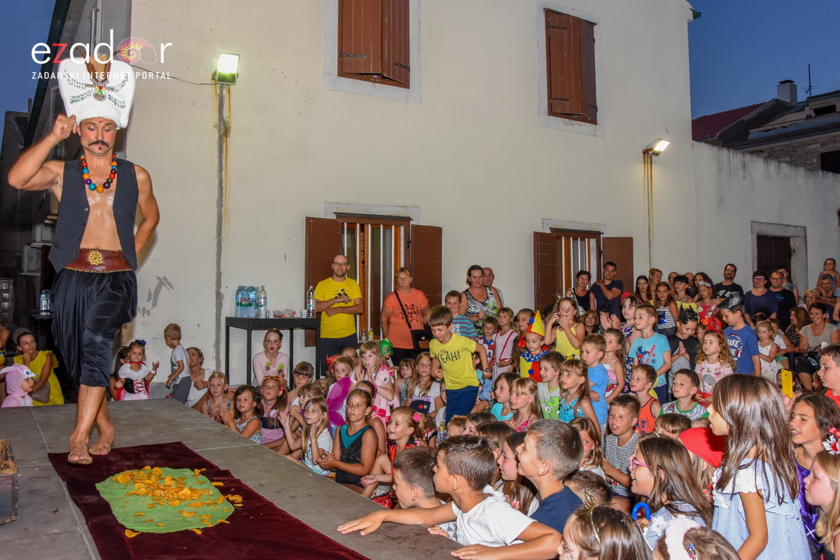 Dječjim karnevalskim danom započeo 59. Paški ljetni karneval