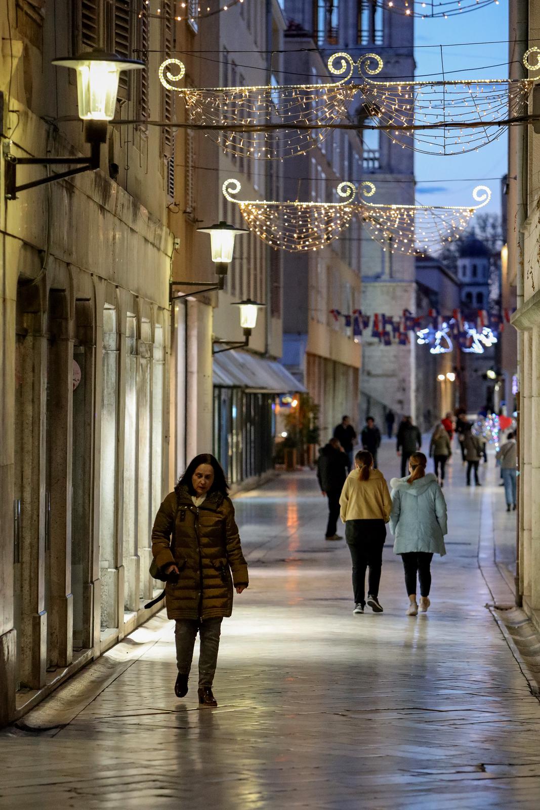 Blagdanske dekoracije u centru Zadra Blagdanske dekoracije u centru Zadra