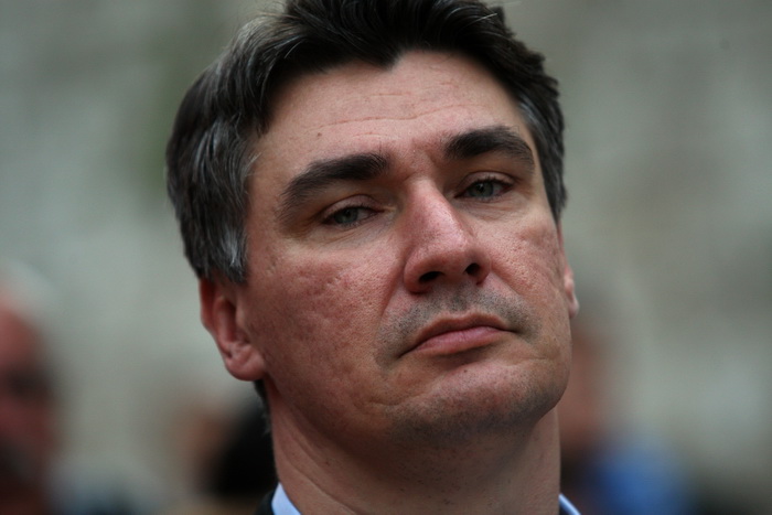 Zadar, 120513.Trg pet bunara, Poluotok. Predizborni skup SDP-a na kojem je sudjelovao predsjednik stranke Zoran Milanovic. Na skupu je predstavljen i kandidat za gradonacelnika Zadra Ivo Bilic. Na fotografiji: Zoran Milanovic. Foto: Jure Miskovic / CRO