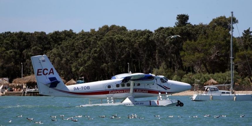 Novalja: Hidroavion sve popularniji način prijevoza između otoka i kopna