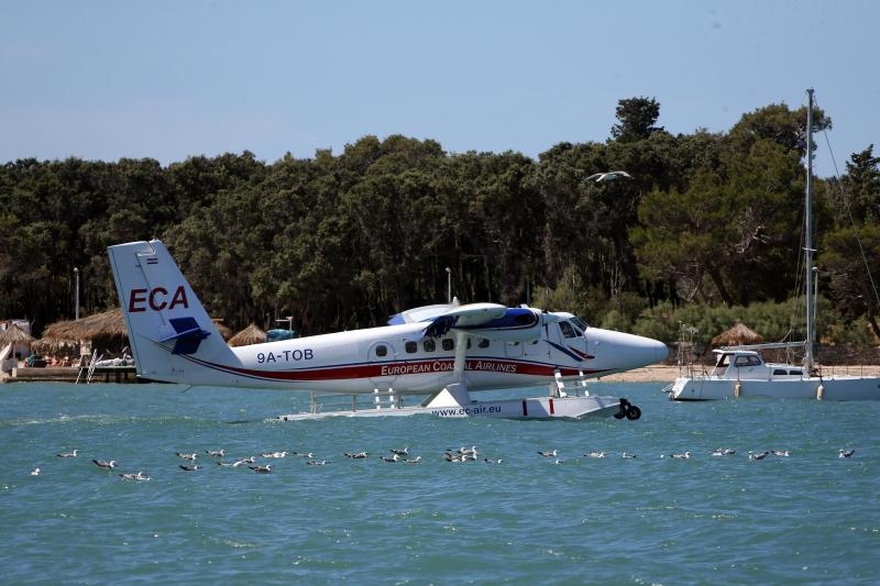 Novalja: Hidroavion sve popularniji način prijevoza između otoka i kopna