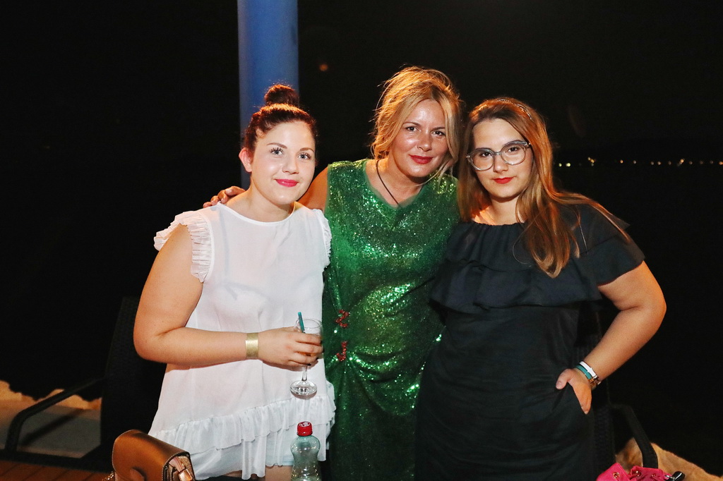 Fenomenalni Petar Grašo raspjevao i rasplesao Biograd Fenomenalni Petar Grašo raspjevao i rasplesao Biograd