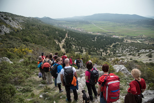 Drugi Planinarski pohod “Hajdemo do Vrane” 2. travnja 2016. Foto: Vinko Pešić