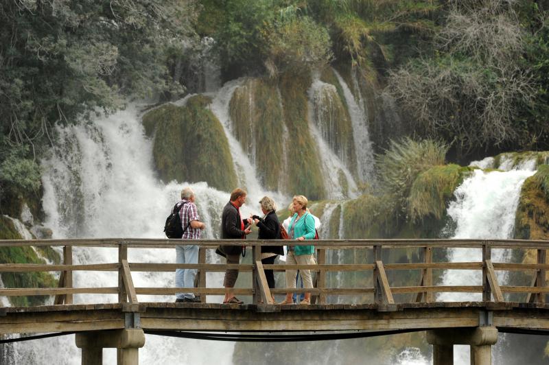 Jesenske boje i ljepote Nacionalnog parka Slapovi Krke oduševljavaju i dalje mnogobrojne turiste iz cijeloga svijeta. Photo: Hrvoje Jelavic/PIXSELL Jesenske boje i ljepote Nacionalnog parka Slapovi Krke oduševljavaju i dalje mnogobrojne turiste iz cijeloga svijeta. Photo: Hrvoje Jelavic/PIXSELL