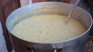 Udruga mladih Ploče i Dračevca uredila stari zog i počastila rižotom