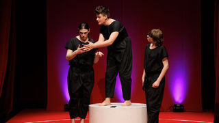 Igrajmo se: Zabranjeno mlađima od 15 strana A