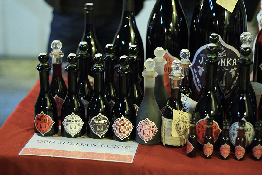 Bibinje: Božićni sajam na Trgu Franje Tuđmana Bibinje: Božićni sajam na Trgu Franje Tuđmana