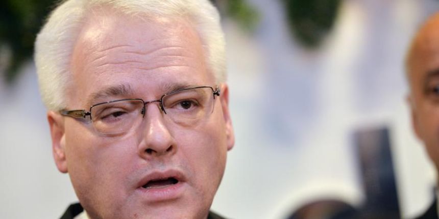 Predsjednik republike Hrvatske Ivo Josipovic posjetio je zaposlene u Drzavnoj upravi za zastitu i spasavanje u Nehajskoj ulici te cestitao im Novu godinu. Photo: Marko Prpic/PIXSELL
