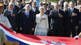 Knin, 050810.
Proslava Dana pobjede i 15. godisnjice akcije Oluja u Kninu. Podizanje zastave.
Na fotografiji: Luka Bebic, Ivo Josipovic, Jadranka Kosor
Foto: Jakov Prkic / Cropix Knin, 050810.
Proslava Dana pobjede i 15. godisnjice akcije Oluja u Kninu. Podizanje zastave.
Na fotografiji: Luka Bebic, Ivo Josipovic, Jadranka Kosor
Foto: Jakov Prkic / Cropix