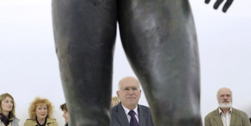 Zadar, 300310.
U Muzeju Antickog stakla svecano je otvorena izlozba na kojoj je izlozen Hrvatski Apoksiomen. Apoksiomen je kip mladog atleta iz anticke Grcke. Kip je prekriven morskim sedimentima i algama slucajno pronasao Belgijski turist u podmorju otoc