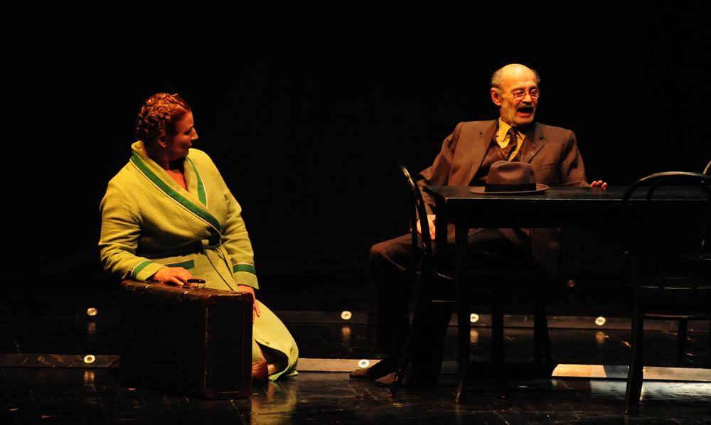 Zadar, 7.3.2012. snimio: Nenad Marčev
HNK Split
Arthur Miller: SMRT TRGOVAČKOG PUTNIKA, drama
redatelj: Dušan Jovanović
premijera: 27. ožujka 2011.
Uloge:
Willy Loman: Mustafa Nadarević,
Linda: Snježana Sinovčić Šiškov
Biff Loman: Mijo Juriši Zadar, 7.3.2012. snimio: Nenad Marčev
HNK Split
Arthur Miller: SMRT TRGOVAČKOG PUTNIKA, drama
redatelj: Dušan Jovanović
premijera: 27. ožujka 2011.
Uloge:
Willy Loman: Mustafa Nadarević,
Linda: Snježana Sinovčić Šiškov
Biff Loman: Mijo Juriši