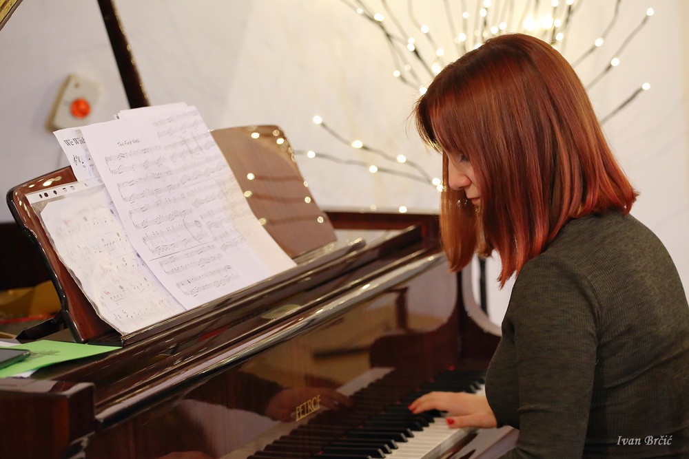 Božićni koncert male škole glazbe “Arete” Božićni koncert male škole glazbe “Arete”