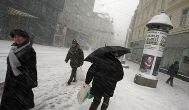 Snijeg u Zagrebu /foto: Damjan Tadic CROPIX)