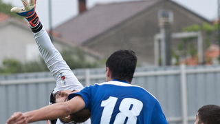 Zadar, 270413.
Stadion Stanovi.
1.HNL, 29. kolo utakmica Zadar – Inter.
Na fotografiji: plavi Zadar Stipe Perica, golman Matej Delac.
Foto: Josko Ponos / CROPIX Zadar, 270413.
Stadion Stanovi.
1.HNL, 29. kolo utakmica Zadar – Inter.
Na fotografiji: plavi Zadar Stipe Perica, golman Matej Delac.
Foto: Josko Ponos / CROPIX