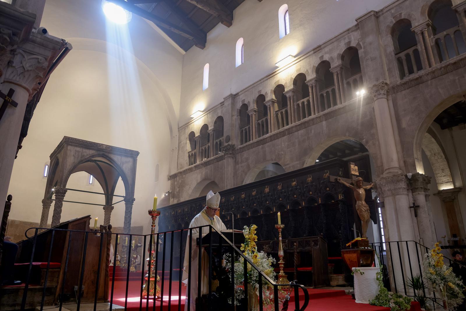 Uskršnja misa, katedrala Svete Stošije Uskršnja misa, katedrala Svete Stošije