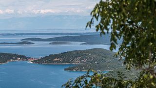 Izlet do Dugog otoka – planinarenje do Orljaka i posjet Velom Ratu