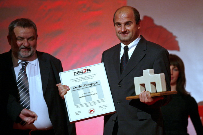 Zagreb, 161110.
U hotelu Westin odrzan je 20. susret CROMA 2010, na kojm su dodijeljene nagrade za najbolje menadzere i poduzetnike u ovoj godini. Dodijeljeno je 14 nagrada i plaketa.
Na slici: Darko Ranogajec, Omco Croatia d.o.o.. Hum na Sutli.
Foto: Nej Zagreb, 161110.
U hotelu Westin odrzan je 20. susret CROMA 2010, na kojm su dodijeljene nagrade za najbolje menadzere i poduzetnike u ovoj godini. Dodijeljeno je 14 nagrada i plaketa.
Na slici: Darko Ranogajec, Omco Croatia d.o.o.. Hum na Sutli.
Foto: Nej