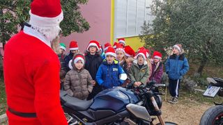 Bibinje: Moto mrazovi razveselili mališane Bibinje: Moto mrazovi razveselili mališane