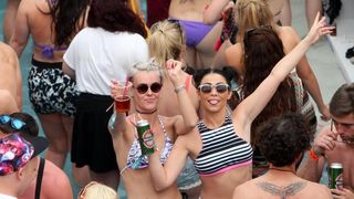 Zrće: Drugi dan Hideout festivala privukao je mnogobrojnu publiku na after beach party, Photo: Luka Stanzl/PIXSELL Zrće: Drugi dan Hideout festivala privukao je mnogobrojnu publiku na after beach party, Photo: Luka Stanzl/PIXSELL