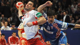 Bec, 300110.
Austrija je domacin EURO 2010 u rukometu od 19-31 01.10. U Becu se igraju utakmice poufinala i finala. Polufinale su izborile reprezentacije Islanda, Francuske, Poljske i Hrvatske.
Polufinale, susret ekipa Hrvatska – Poljske.
Na slici: Barto Bec, 300110.
Austrija je domacin EURO 2010 u rukometu od 19-31 01.10. U Becu se igraju utakmice poufinala i finala. Polufinale su izborile reprezentacije Islanda, Francuske, Poljske i Hrvatske.
Polufinale, susret ekipa Hrvatska – Poljske.
Na slici: Barto