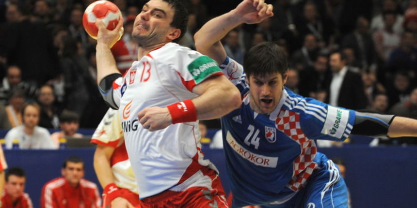 Bec, 300110.
Austrija je domacin EURO 2010 u rukometu od 19-31 01.10. U Becu se igraju utakmice poufinala i finala. Polufinale su izborile reprezentacije Islanda, Francuske, Poljske i Hrvatske.
Polufinale, susret ekipa Hrvatska – Poljske.
Na slici: Barto Bec, 300110.
Austrija je domacin EURO 2010 u rukometu od 19-31 01.10. U Becu se igraju utakmice poufinala i finala. Polufinale su izborile reprezentacije Islanda, Francuske, Poljske i Hrvatske.
Polufinale, susret ekipa Hrvatska – Poljske.
Na slici: Barto