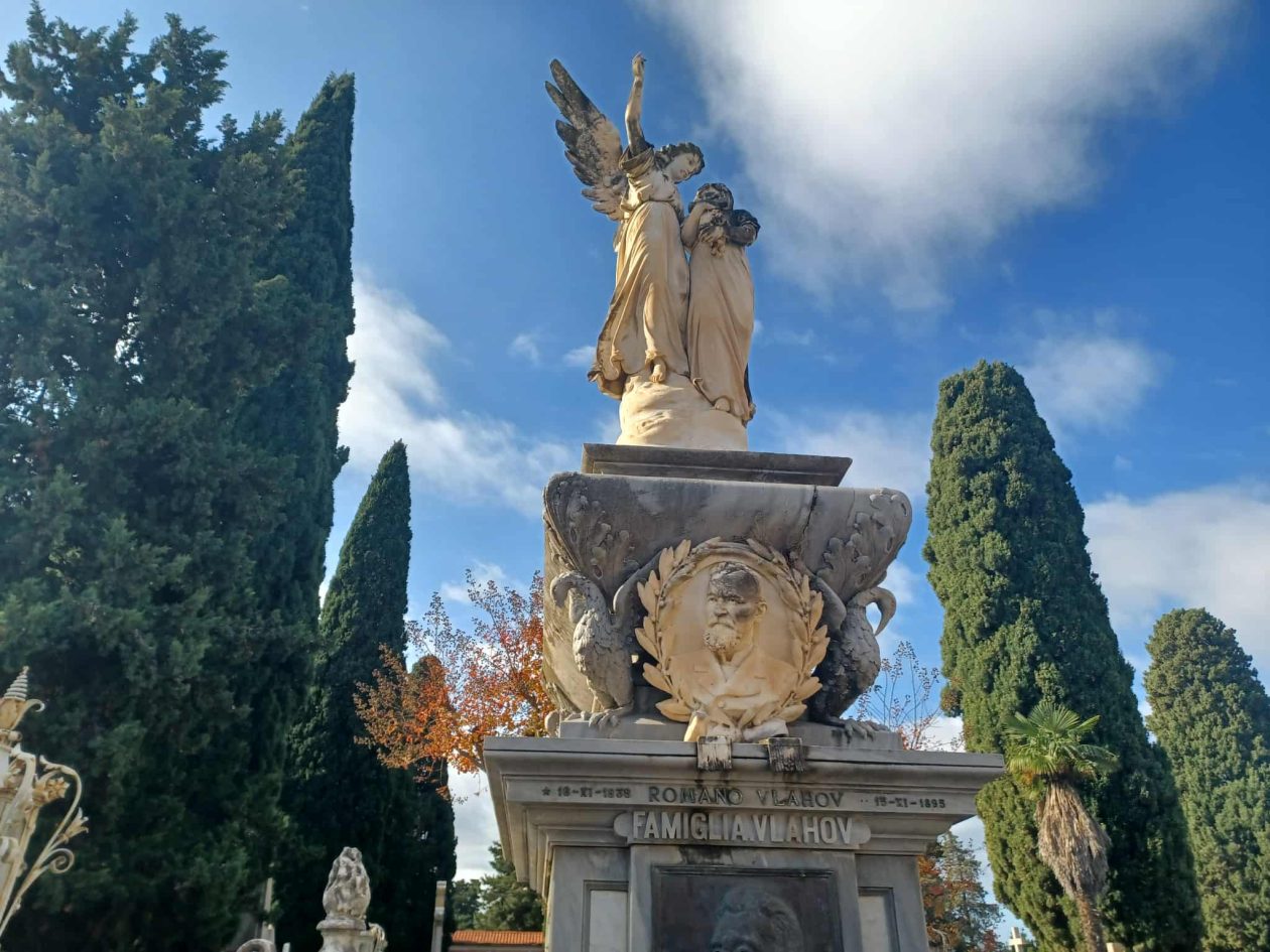 Gradsko groblje Zadar – stare grobnice i impresivni kipovi Gradsko groblje Zadar – stare grobnice i impresivni kipovi