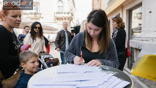 Prosvjedni skup roditelja protiv politike obaveznog cijepljenja Prosvjedni skup roditelja protiv politike obaveznog cijepljenja