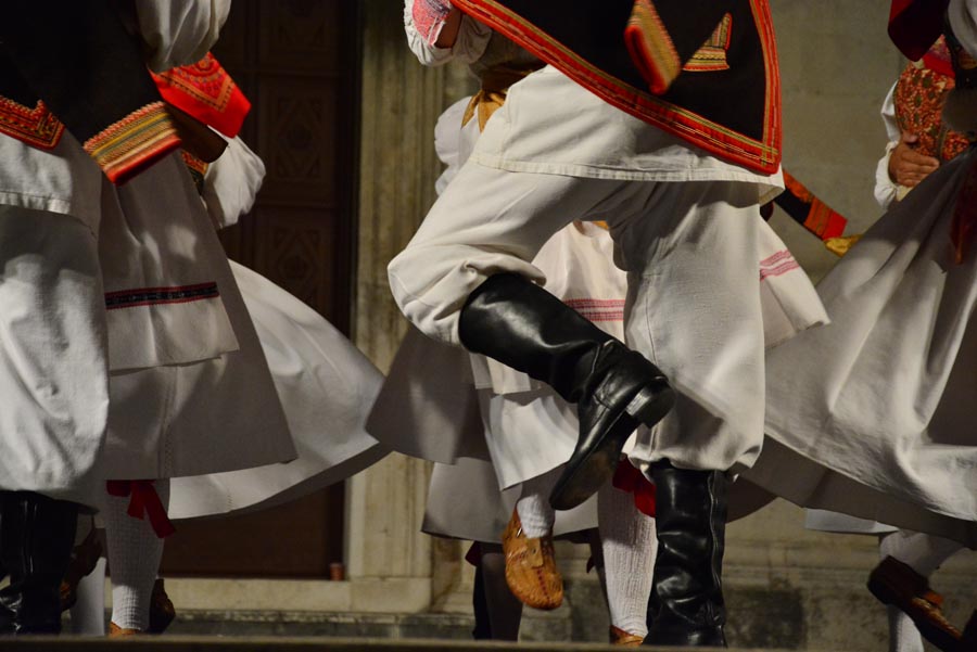 Nastup ansambla Lado ispred crkve sv. Marije ; foto Iva Perinčić Nastup ansambla Lado ispred crkve sv. Marije ; foto Iva Perinčić