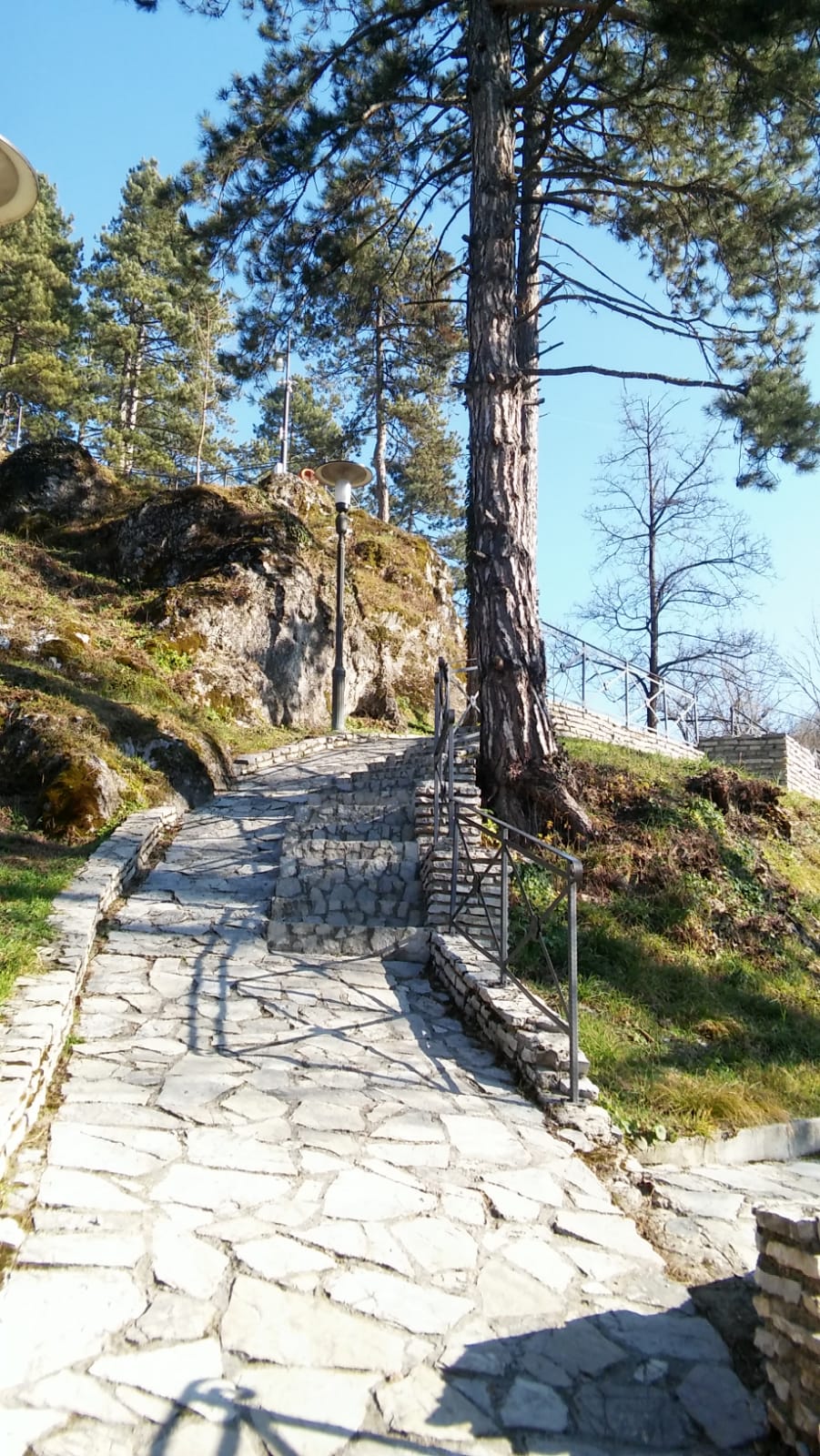 Prijepodne u Cazinu, Kostelski buk i posjet tvrđavi Ostrožac