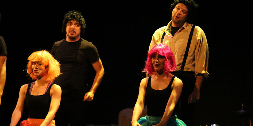 “Nemirne noge” autorski je projekt Saše Anočića koji potpisuje tekst, režiju i scenografiju. U predstavi igraju: Damir Klemenić, Jerko Marčić, Saša Anočić, Matija Antolić, Tvrtko Jurić, Marina Lamot, Tihana Lazović, Mateja Majerle, Nera Stipičević i Neven “Nemirne noge” autorski je projekt Saše Anočića koji potpisuje tekst, režiju i scenografiju. U predstavi igraju: Damir Klemenić, Jerko Marčić, Saša Anočić, Matija Antolić, Tvrtko Jurić, Marina Lamot, Tihana Lazović, Mateja Majerle, Nera Stipičević i Neven