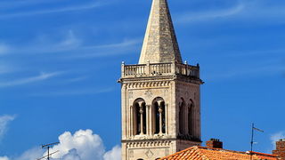 Skitnja gradom by Roberto Lerga