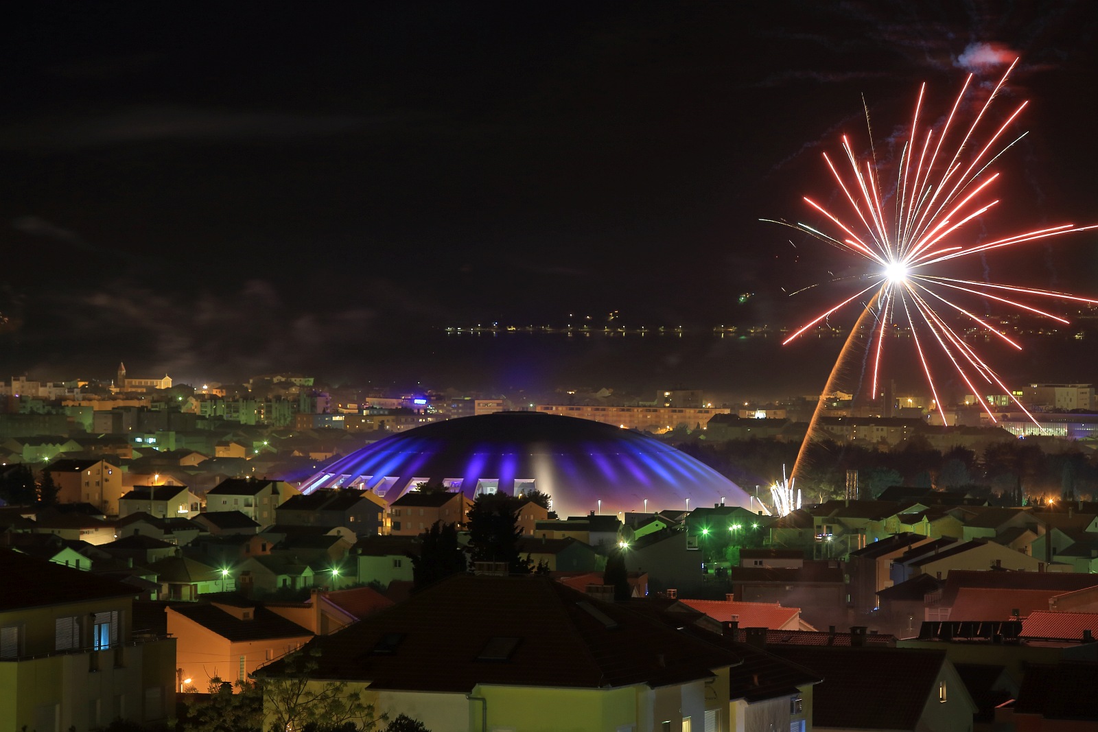 Zadarski doček Nove godine uz veliki vatromet Zadarski doček Nove godine uz veliki vatromet