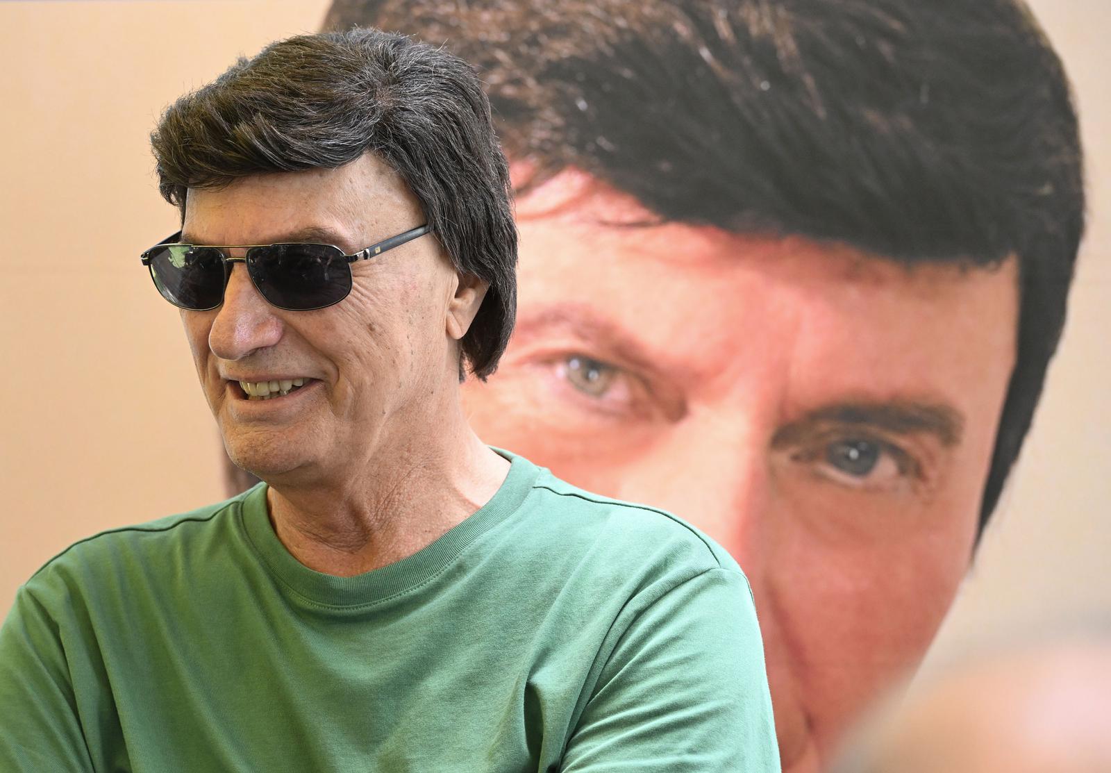 U Croatia Records-u odrzana je promocija novog albuma pjevaca Duska Lokina. U Croatia Records-u odrzana je promocija novog albuma pjevaca Duska Lokina.