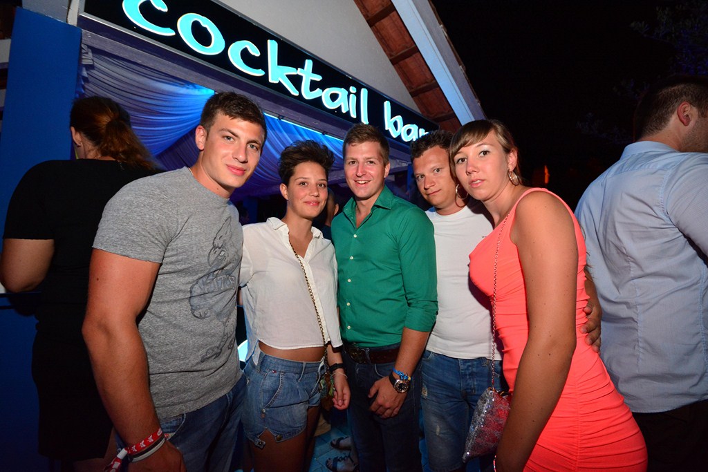 Subotnja zabava u Noštromo i Vagabundo barovima na Viru ; foto Iva Perinčić