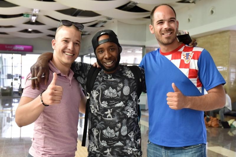 Britanski turist Leon Mitchell, o kojem su zadarski taskisti skrbili nakon što je prevaren i opljačkan ostao bez novca danas se vraća u London.  Photo: Dino Stanin/PIXSELL