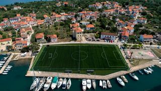 Nogometno igralište uz more u Sutomišćici jedno je od najljepših na svijetu